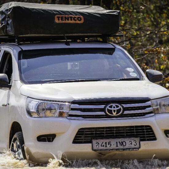 Toyota Hilux Mietwagen Botswana mit Dachzelt