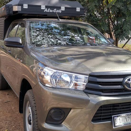 Toyota Hilux Mietwagen Kenia Front